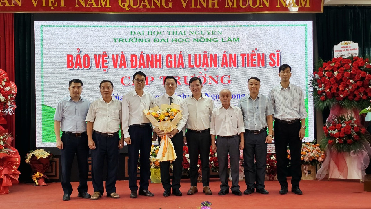 NCS. Tạ Ngọc Long bảo vệ thành công luận án Tiến sĩ cấp Trường ngành Quản lý đất đai